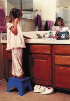 Picture of B&R Plastics EZ-Foldz 9"H Blue Plastic Folding Step Stool 101-6B 03-0967                                                     